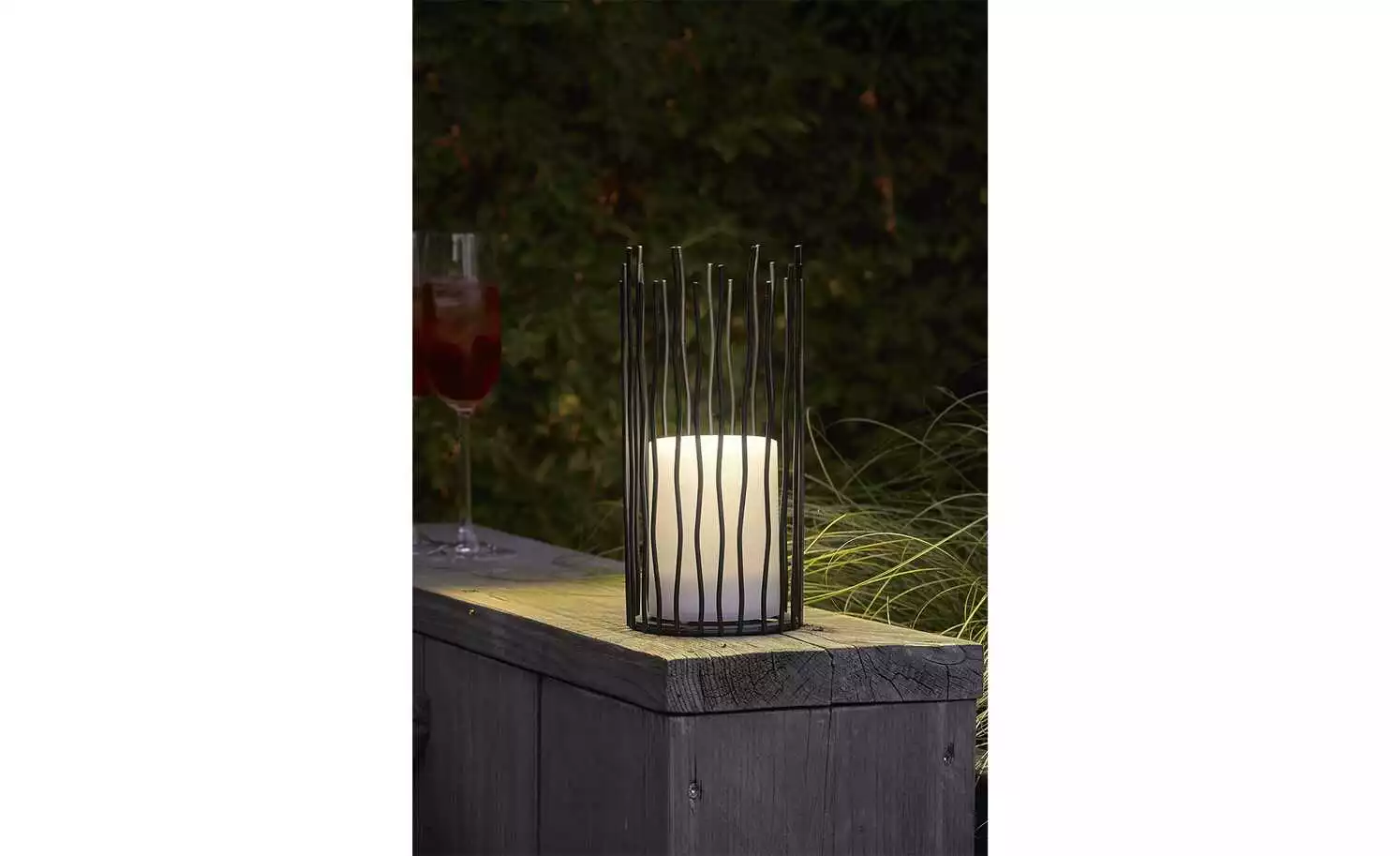 Trio Solar-Außentischleuchte, Schwarz 4 Trio Solar-Außentischleuchte, Schwarz – Bild 2